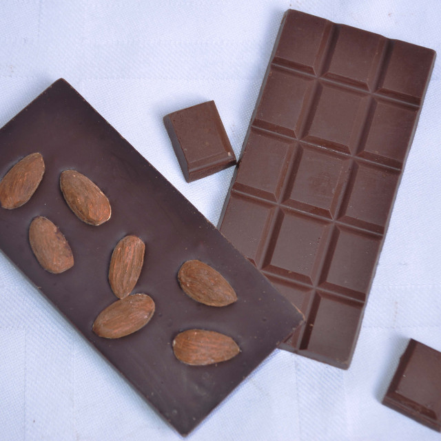 Barra 55% cacao con almendra 