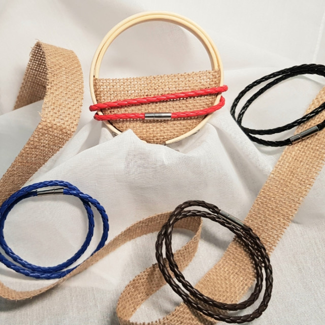 Pulsera de cuero rojo