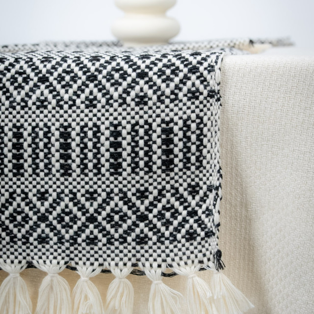 Camino de mesa 6 personas Liso con Guardas