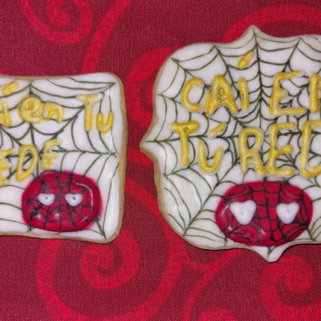 Set de galletas de Spiderman edición San Valentín   
