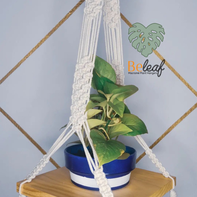 Porta maceta de macramé con tablita 