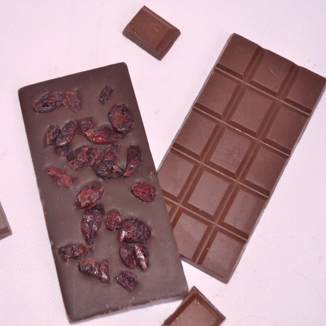 Barra 75% cacao con arándano 