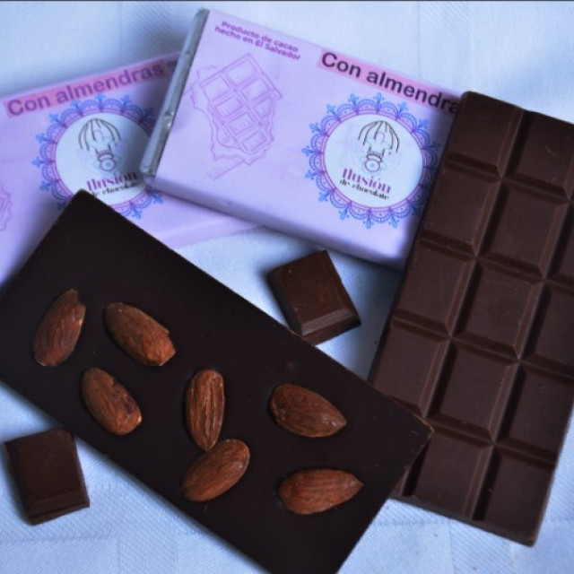 Barra 75% cacao con almendra 